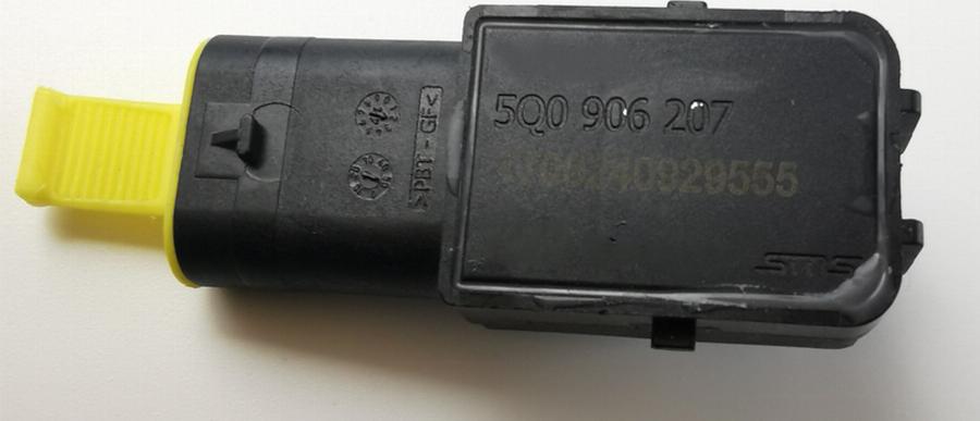 AMPRO AE2025Q0207 - Pressure Sensor, brake booster car-mod.net
